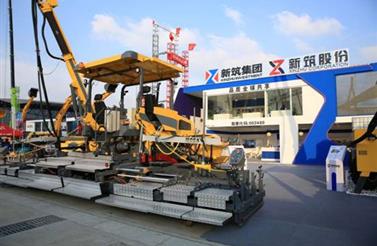 鐵路道（dào）渣攤鋪（pù）機成功運用